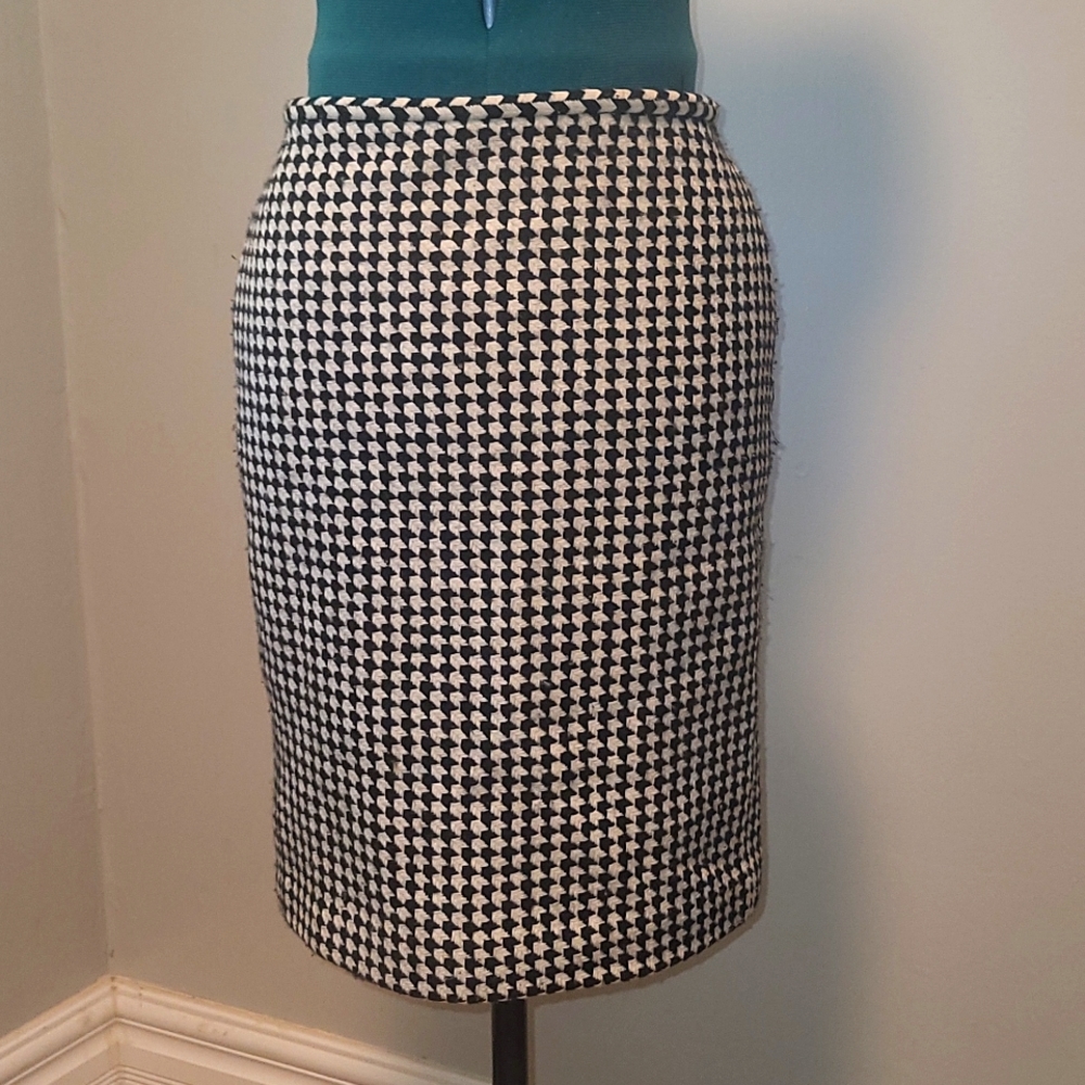 Ann Taylor size 2 houndstooth lined skirt